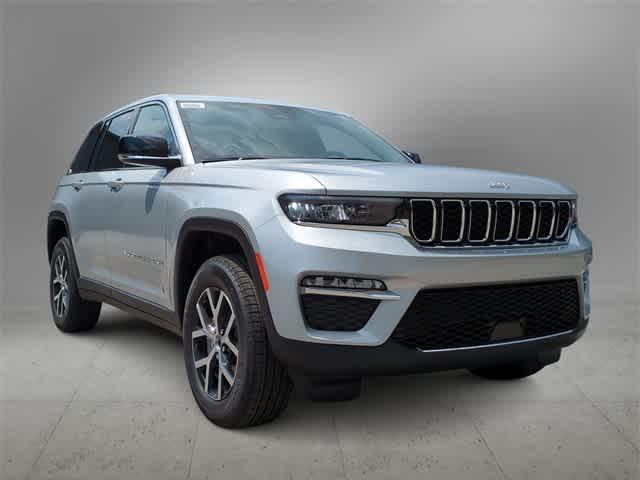 Photo of 2025 Silver Zynith Jeep Grand Cherokee