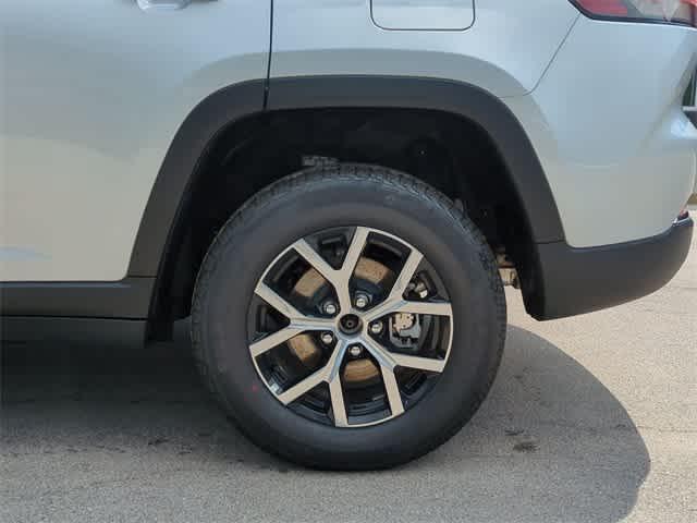 Photo of 2025 Silver Zynith Jeep Grand Cherokee