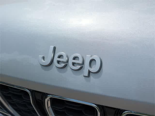 Photo of 2025 Silver Zynith Jeep Grand Cherokee