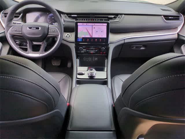 Photo of 2025 Silver Zynith Jeep Grand Cherokee
