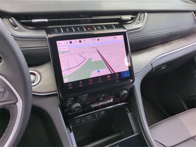 Photo of 2025 Silver Zynith Jeep Grand Cherokee