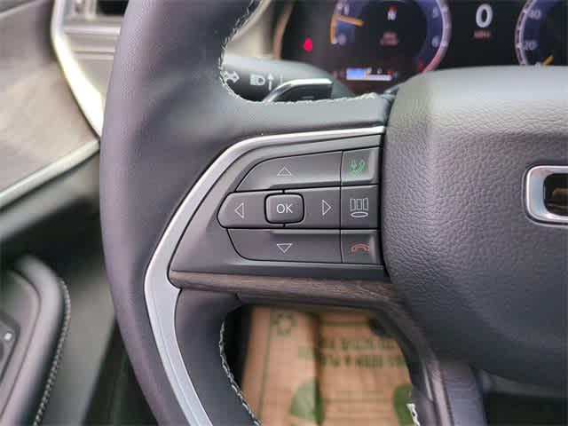 Photo of 2025 Silver Zynith Jeep Grand Cherokee