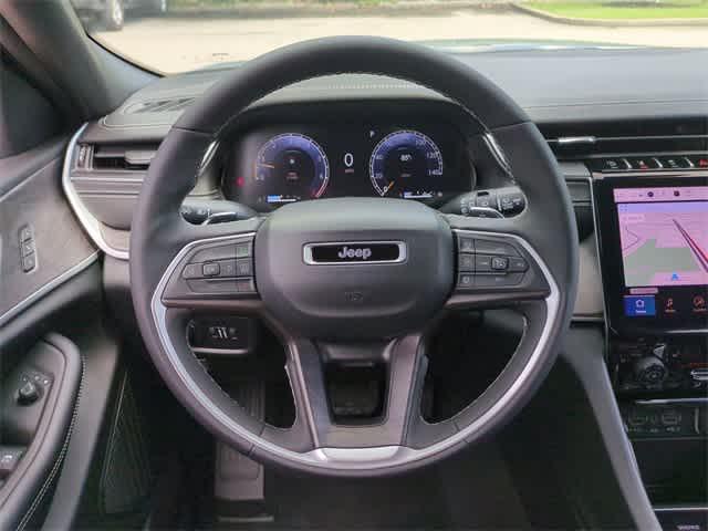 Photo of 2025 Silver Zynith Jeep Grand Cherokee