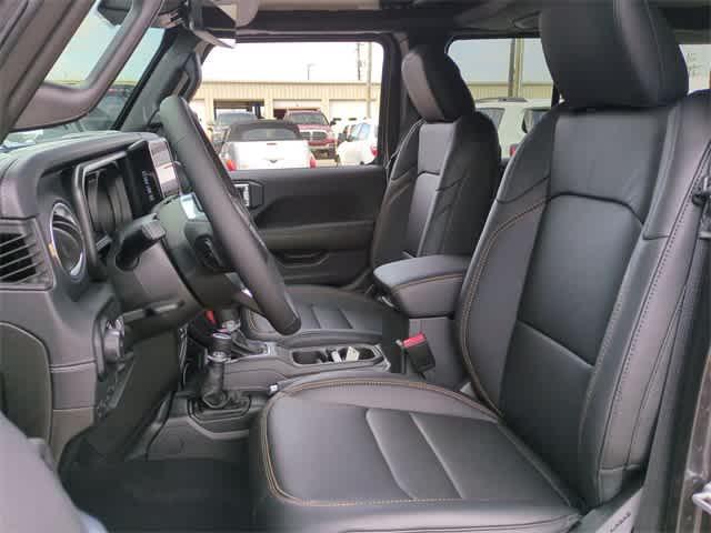 Photo of 2025 Granite Crystal Clearcoat Metallic Jeep Wrangler