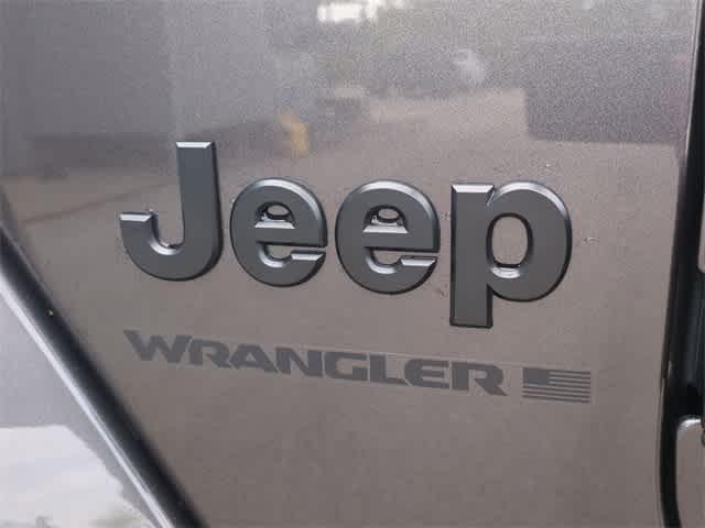 Photo of 2025 Granite Crystal Clearcoat Metallic Jeep Wrangler