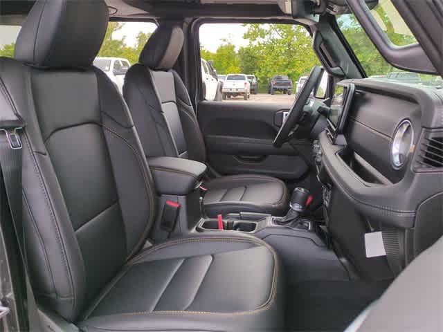 Photo of 2025 Granite Crystal Clearcoat Metallic Jeep Wrangler