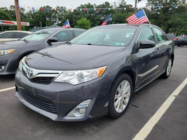 Photo of 2014 Gray Toyota Camry
