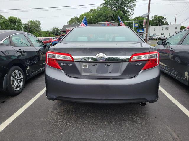 Photo of 2014 Gray Toyota Camry