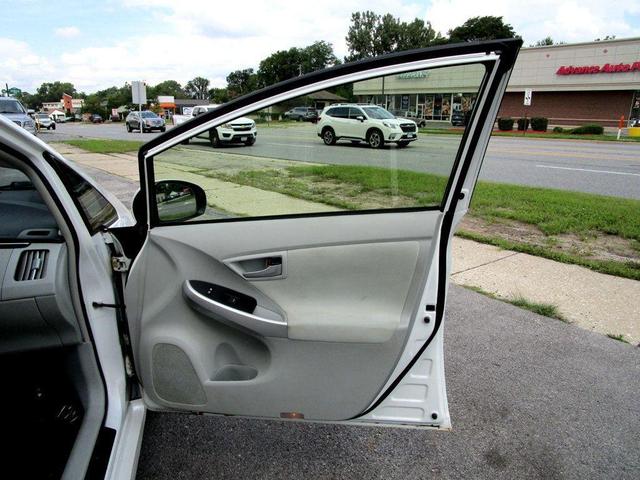 Photo of 2014 Blizzard Pearl Toyota Prius
