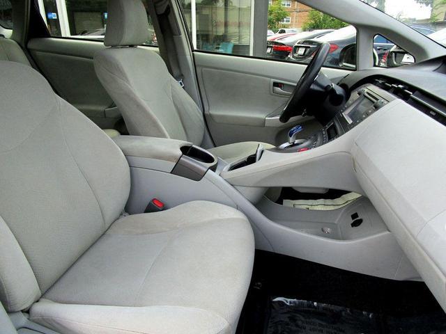 Photo of 2014 Blizzard Pearl Toyota Prius