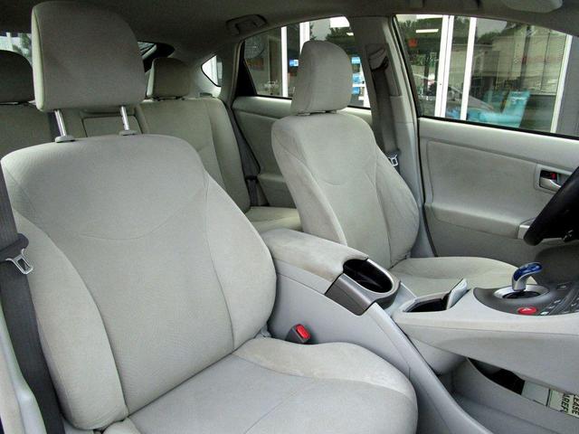 Photo of 2014 Blizzard Pearl Toyota Prius