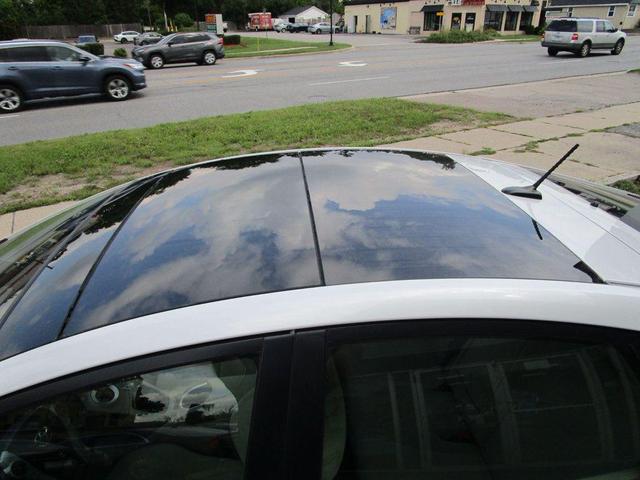 Photo of 2014 Blizzard Pearl Toyota Prius