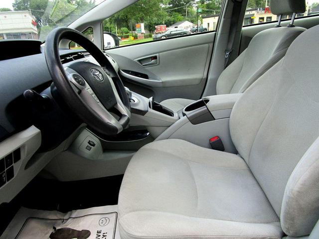 Photo of 2014 Blizzard Pearl Toyota Prius