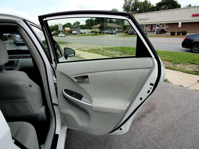 Photo of 2014 Blizzard Pearl Toyota Prius