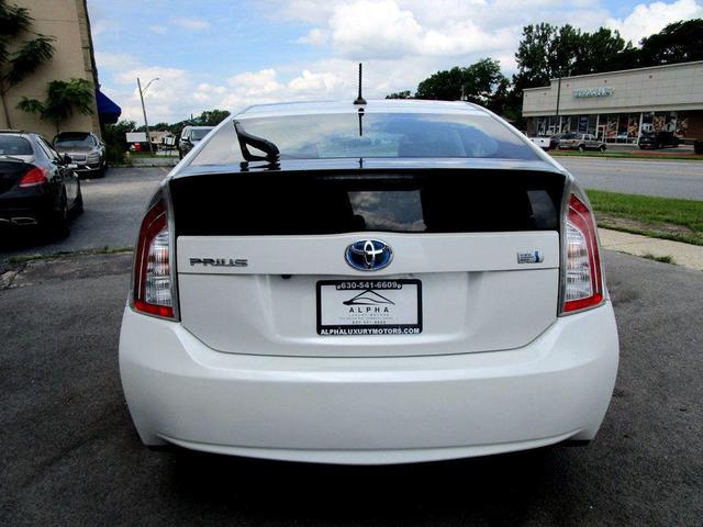 Photo of 2014 Blizzard Pearl Toyota Prius