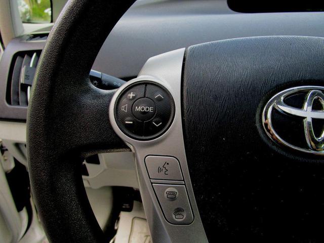 Photo of 2014 Blizzard Pearl Toyota Prius