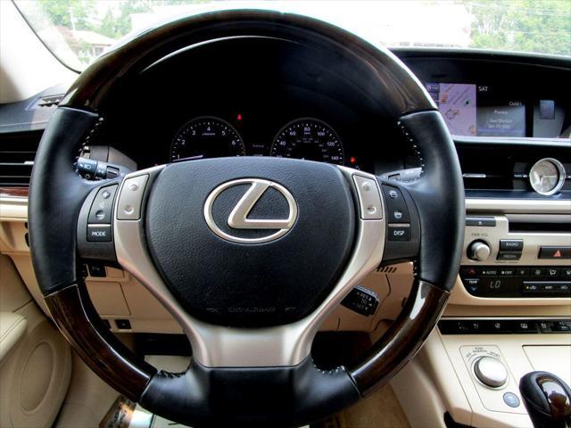 Photo of 2013 Obsidian Lexus ES 350