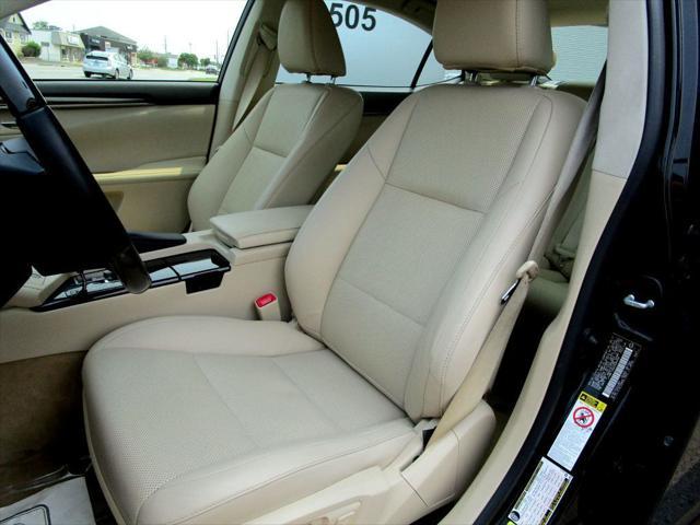 Photo of 2013 Obsidian Lexus ES 350