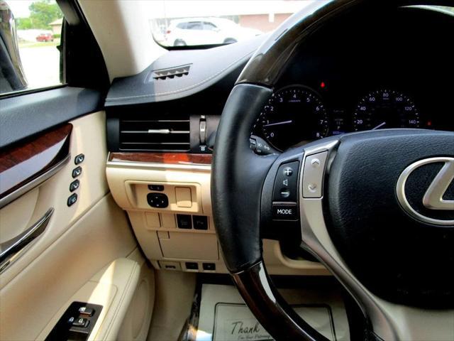 Photo of 2013 Obsidian Lexus ES 350