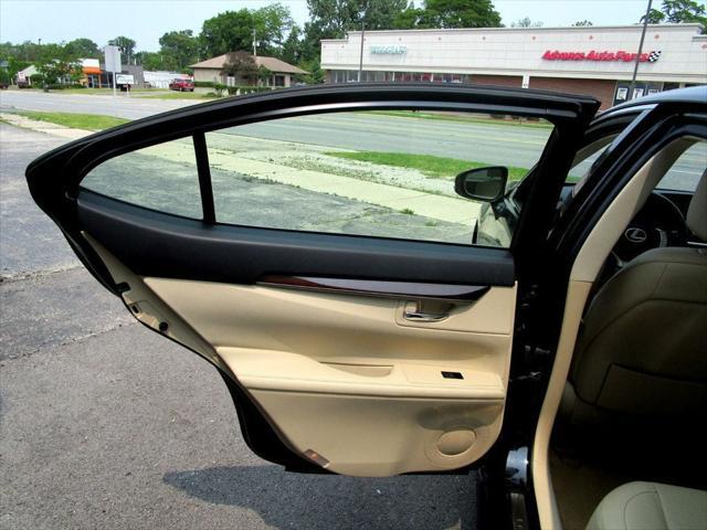 Photo of 2013 Obsidian Lexus ES 350