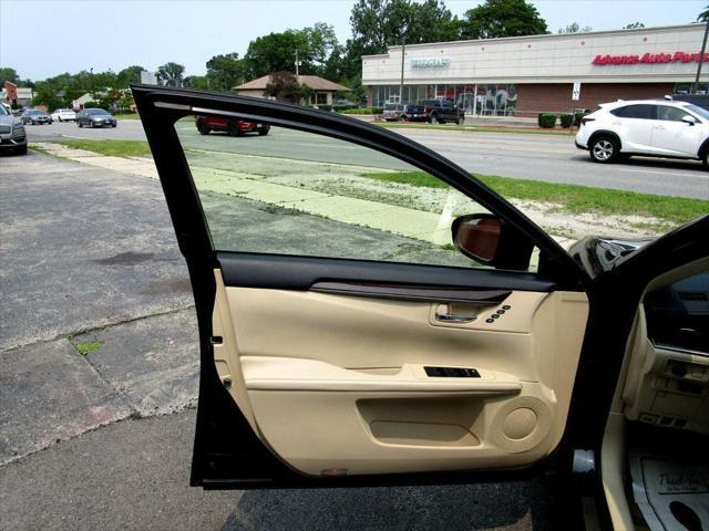 Photo of 2013 Obsidian Lexus ES 350