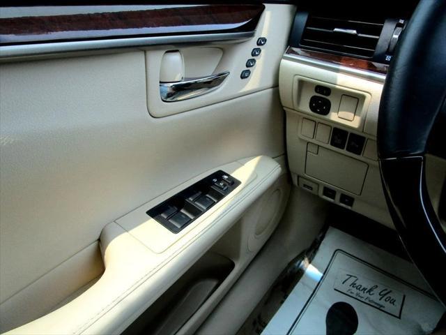 Photo of 2013 Obsidian Lexus ES 350