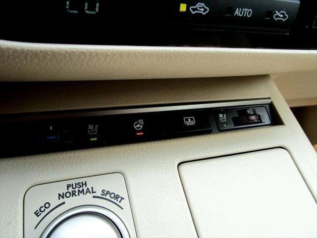 Photo of 2013 Obsidian Lexus ES 350