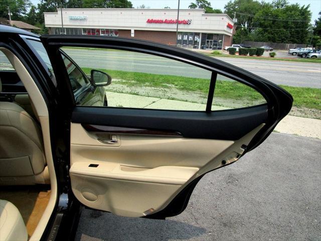 Photo of 2013 Obsidian Lexus ES 350