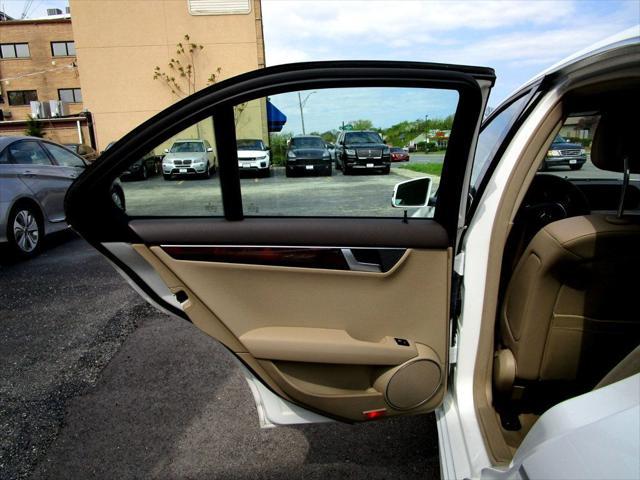 Photo of 2014 Diamond White Metallic Mercedes-Benz C-Class
