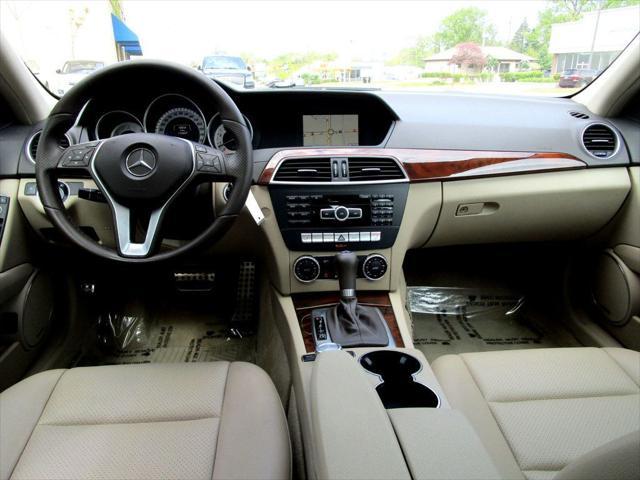 Photo of 2014 Diamond White Metallic Mercedes-Benz C-Class
