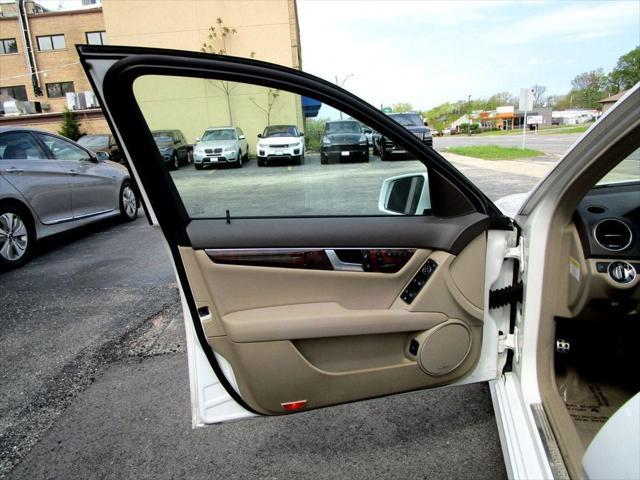 Photo of 2014 Diamond White Metallic Mercedes-Benz C-Class