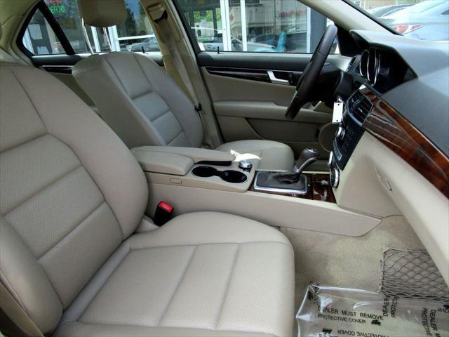 Photo of 2014 Diamond White Metallic Mercedes-Benz C-Class