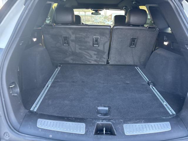 Photo of 2023 Crystal White Cadillac XT5