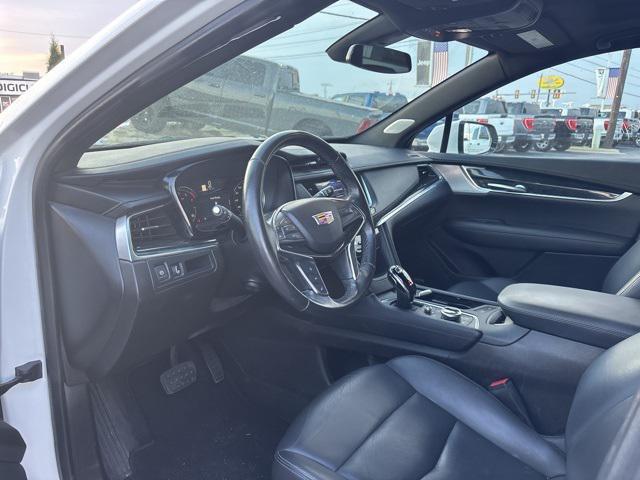 Photo of 2023 Crystal White Cadillac XT5