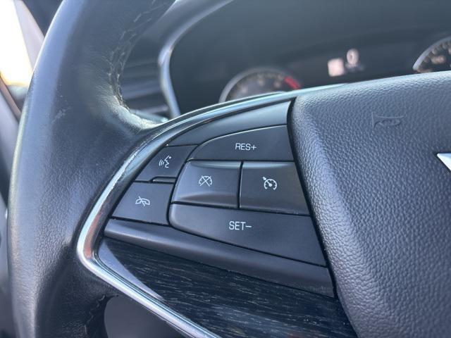 Photo of 2023 Crystal White Cadillac XT5