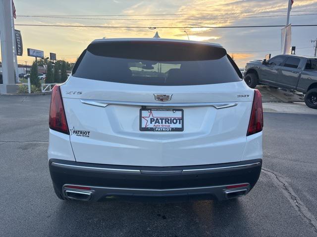 Photo of 2023 Crystal White Cadillac XT5