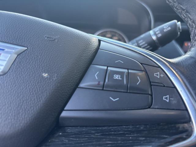 Photo of 2023 Crystal White Cadillac XT5