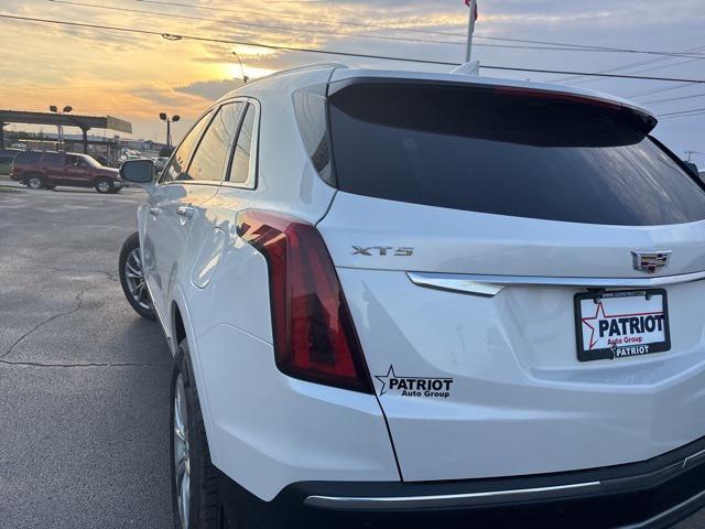 Photo of 2023 Crystal White Cadillac XT5