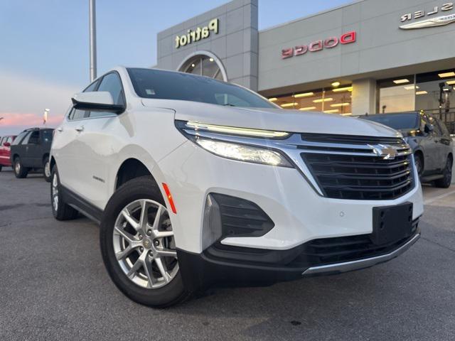 Photo of 2023 Summit White Chevrolet Equinox