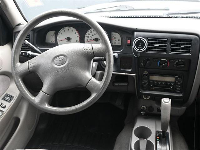 Photo of 2003 Lunar Mist Metallic Toyota Tacoma