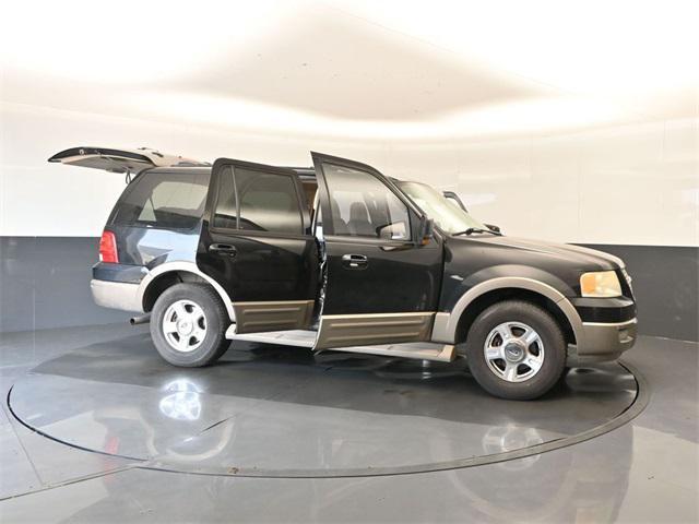Photo of 2004 True Blue Clearcoat Metallic Ford Expedition