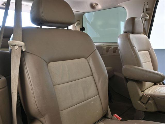 Photo of 2004 True Blue Clearcoat Metallic Ford Expedition