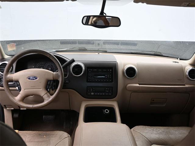 Photo of 2004 True Blue Clearcoat Metallic Ford Expedition