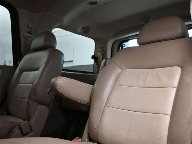 Photo of 2004 True Blue Clearcoat Metallic Ford Expedition