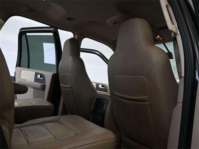 Photo of 2004 True Blue Clearcoat Metallic Ford Expedition