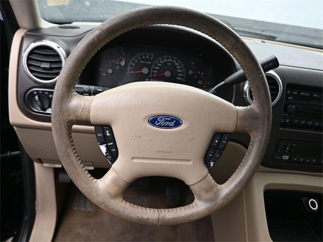 Photo of 2004 True Blue Clearcoat Metallic Ford Expedition