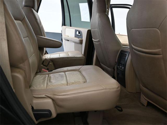 Photo of 2004 True Blue Clearcoat Metallic Ford Expedition