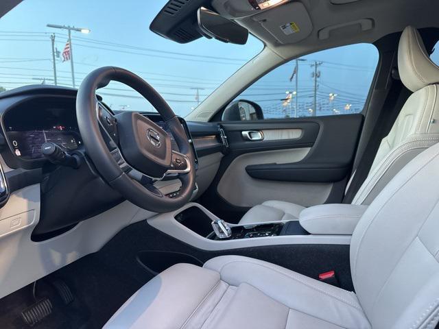 Photo of 2024 Gray Volvo XC40