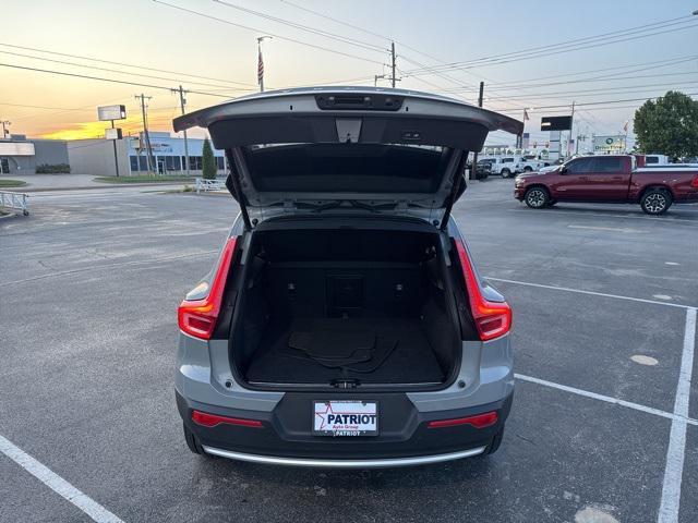 Photo of 2024 Gray Volvo XC40