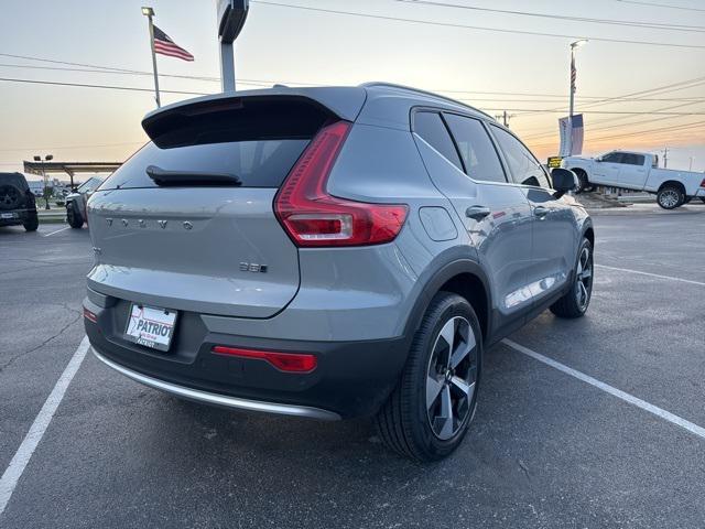 Photo of 2024 Gray Volvo XC40